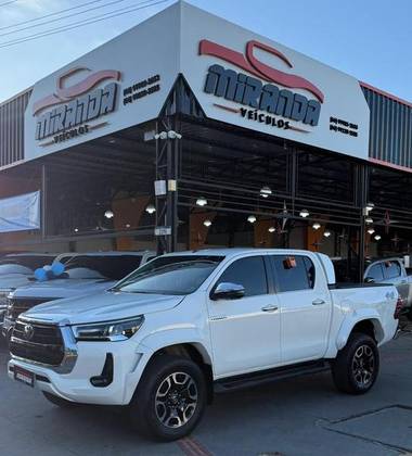 TOYOTA HILUX 2.8 D-4D TURBO DIESEL CD SRX PLUS 4X4 AUTOMÁTICO